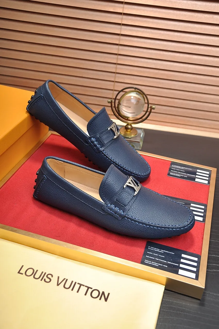 Men's men's shoes 💰420💶 [LV Doudou shoes] (water-dyed cowhide lining) new model is on the market, available on the official website. The new Doudou shoes are processed into single-color materials, and the uppers are made of imported horsehide leather. The body of the shoe is fully hemmed with mark thread, and is lined with imported original cowhide leather. The elegant shoe shape is super suitable for all-matching, and the size is 38-44.